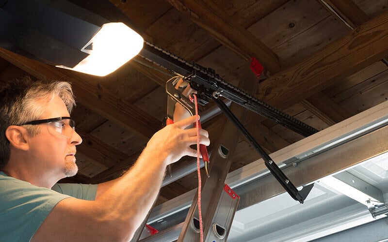 chamberlain-garage-door-opener-repair-tech chamberlain garage door opener repair service technician
